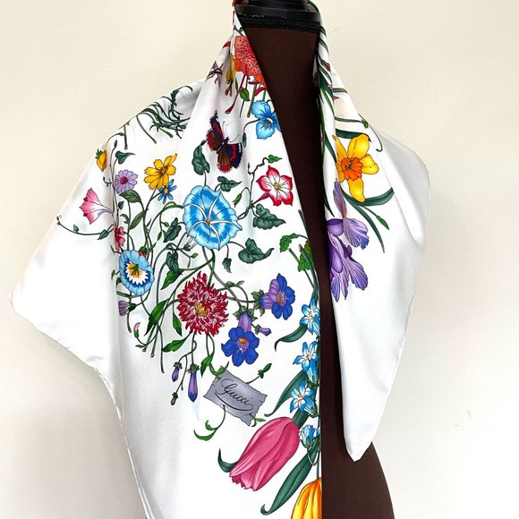 Gucci Scarf Iconic Floral Print Multicolor White Silk Wrap